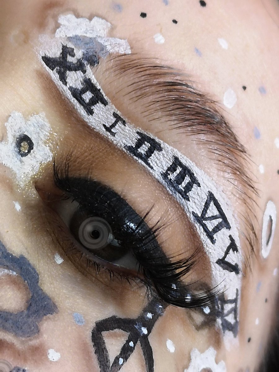 makeup_mummy17's tweet photo. Lost in time

@Snazaroo Black &amp; white paints
@ObsessionLDN_ feels eyeshadow palette

Lashes amazon
Eyes edited using @picsart

#MakeupObsessionPRList #makeup #facepainting https://t.co/EnAtfMlOwi