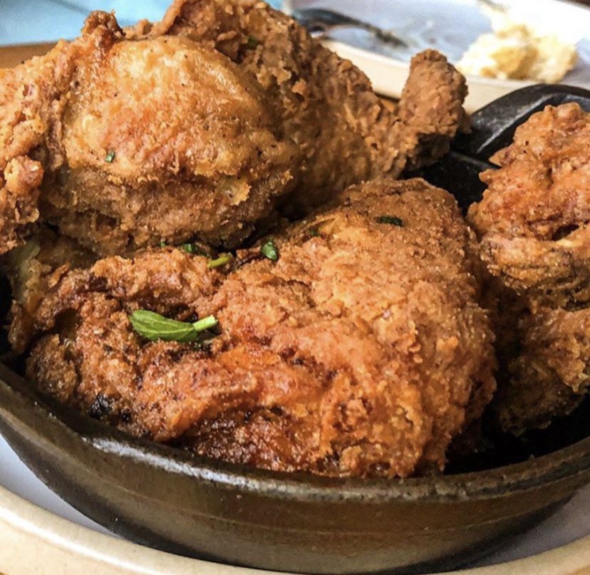 ybrestaurants's tweet image. Happy #Monday! Sticking to our roots this week and every week with out famous #friedchicken. Double tap ❤️ and order online! #Yardbird #SouthernCooking #SupportLocal