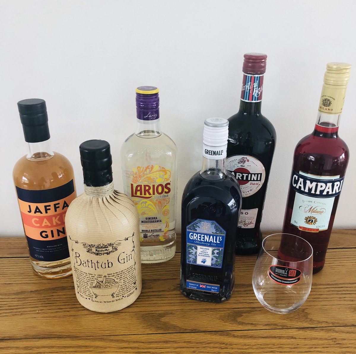 Amy_Sturge's tweet photo. Best sorta deliveries π¦ πΎ #GinGinGin #CantGoOut #CanGoOut #GonnaStayIn #WhoKnows #MightGetDrunk #WillGetDrunk π€·πΌββοΈ https://t.co/eu772qLO13
