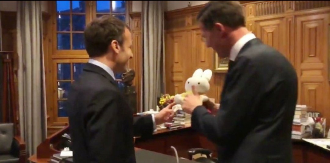 be4everindepend's tweet photo. Wat hebben we hier : #D66 #JorisDemmink nieuwjaarsborrel! Gewoon doorlopen geen #belangenverstrellingen #vriendjesPolitiek of moet ik liever zeggen #lolitics #ishipthem om in jullie eigen trend te blijven. https://t.co/rPrdY0NmwK