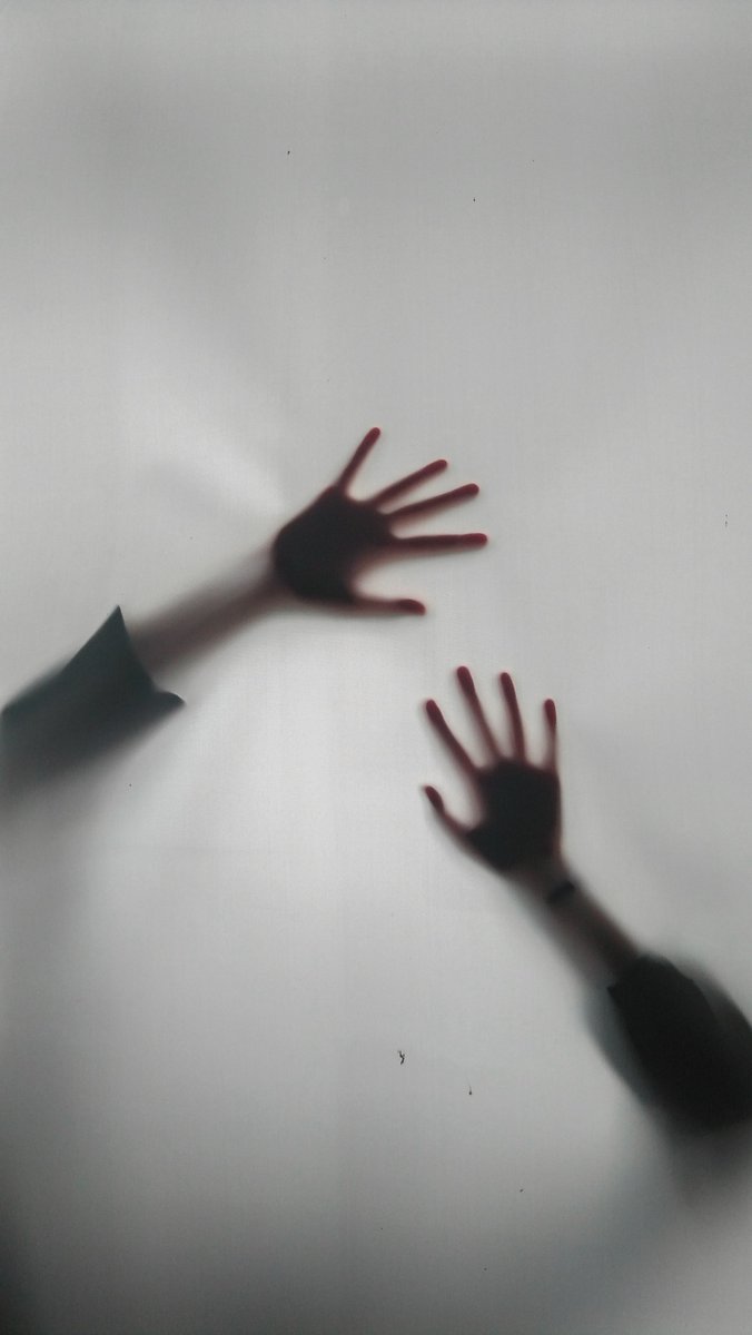Strawwwbe's tweet photo. @Madariyanhadi @nisrinadhiya Ikutan dah #handsinframe #KontentenDiSekitarRumahmu https://t.co/rIvQPz9lka