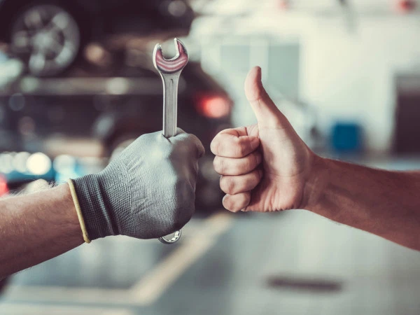 AamcoRepair's tweet photo. We've all heard these stories, cars and trucks lasting 200,000, 300,000, even 500,000 miles. What’s the secret? Three words: maintenance, maintenance, maintenance. Read more here: https://t.co/OFtmdxUhva #maintenance #carsecrets #automotive https://t.co/dCp0HqTylD