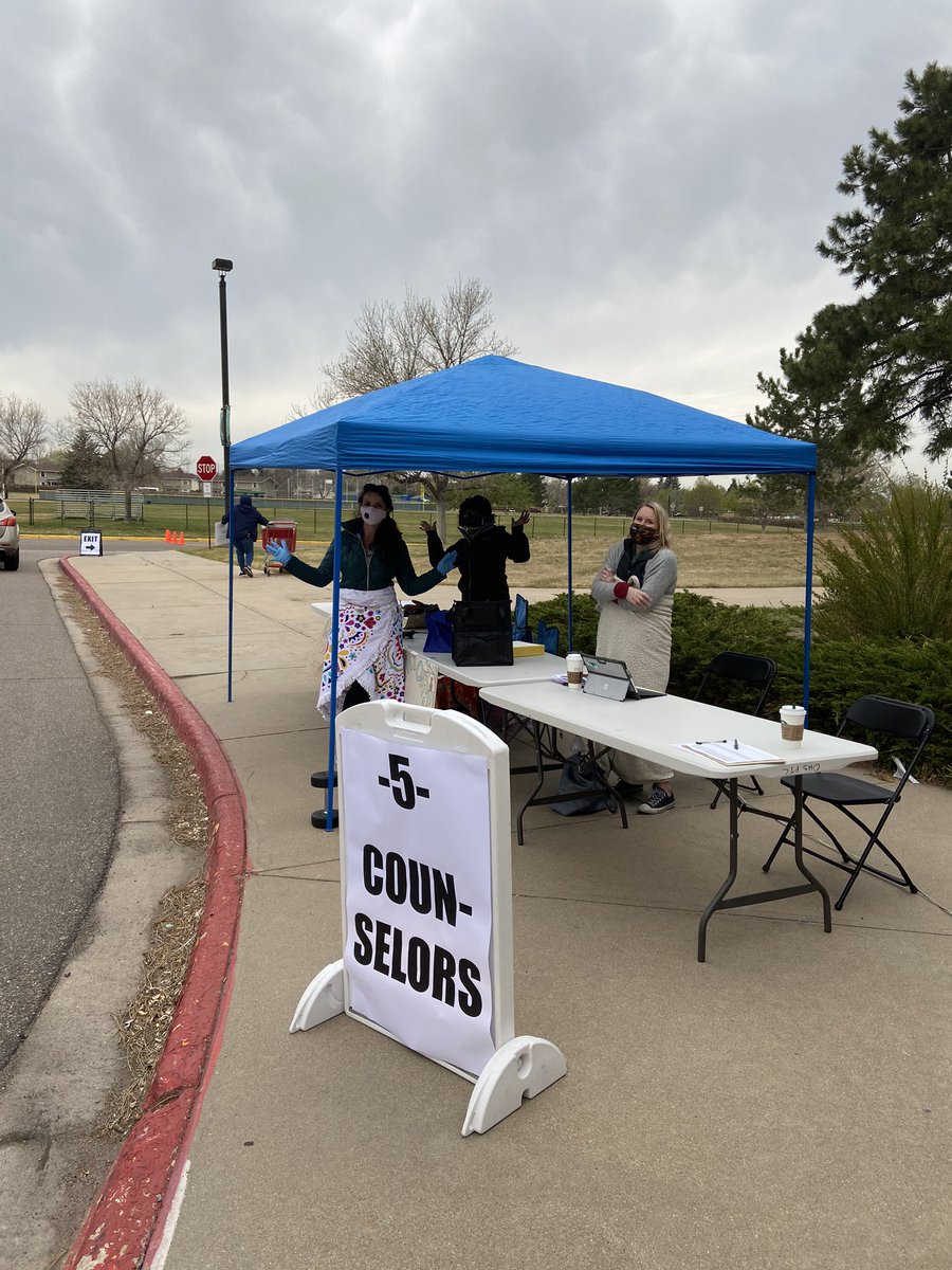 OHS_PostGrad's tweet photo. Shoutout to our #blazer senior counselors bracing the cold during check out! Go Blazers! https://t.co/0ngkED25JY