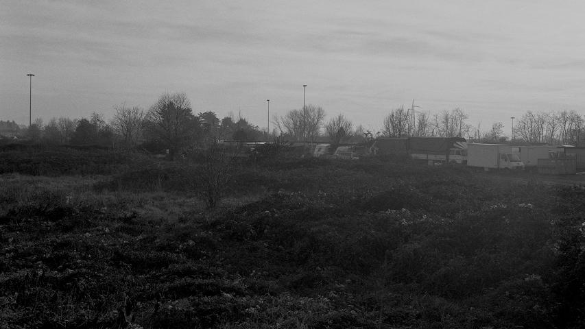 Radio3tweet's tweet photo. Dove la retorica della Brianza convive con una lontana memoria agricola, dove sorgono centri commerciali abbandonati e piste ciclabili deserte, il paesaggio è dominato da una striscia d'asfalto.
Il viaggio sonoro di #TreSoldi lungo la #ViaSpluga, qui https://t.co/MghwtUczCP https://t.co/ERUISXKPRk