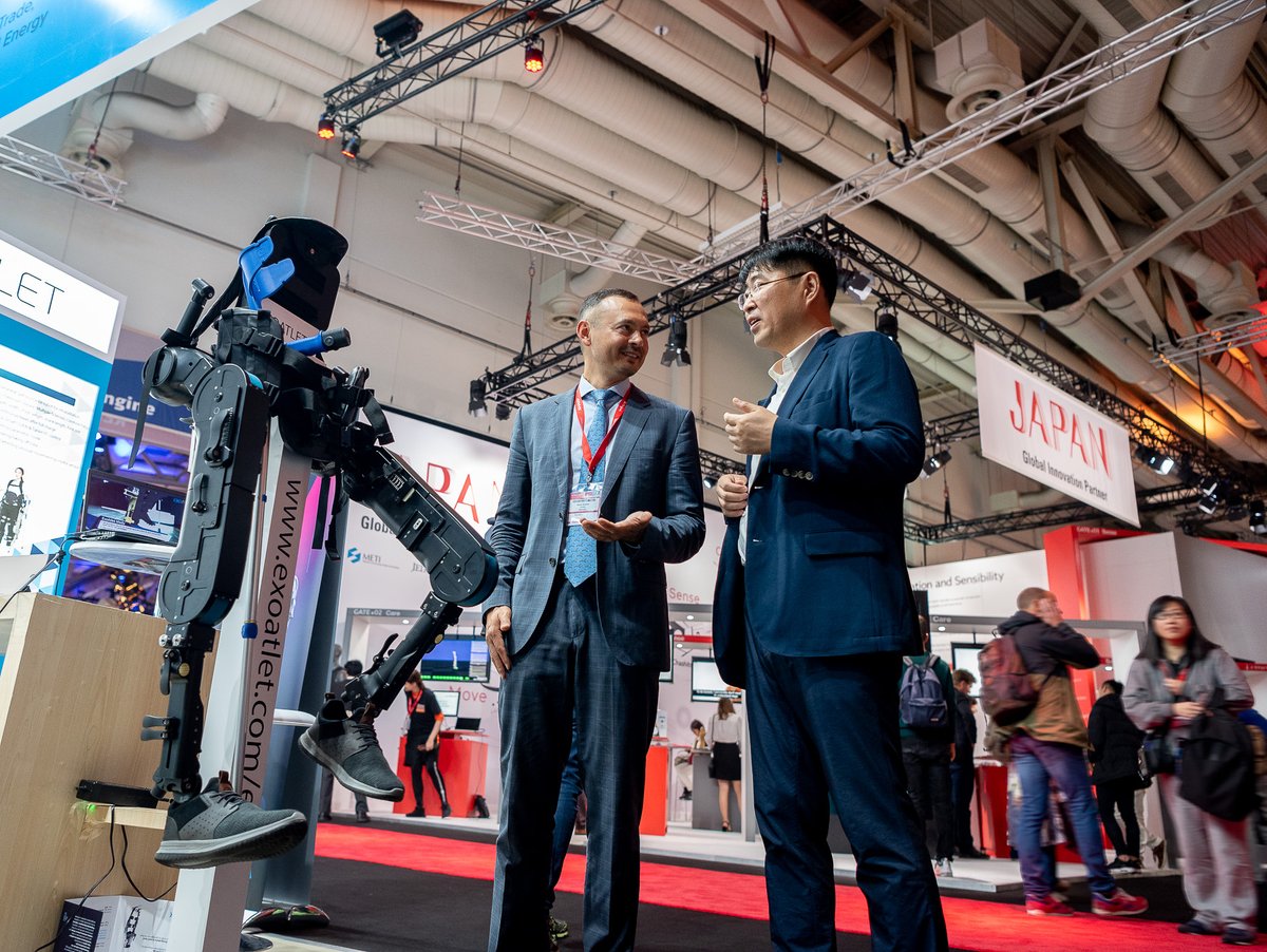 IFA_Berlin's tweet photo. E-Health at #IFA19 – #ExoAtlet had a wearable exoskeleton for rehabilitation for children and adults on show 🦿 https://t.co/P587QJwle2