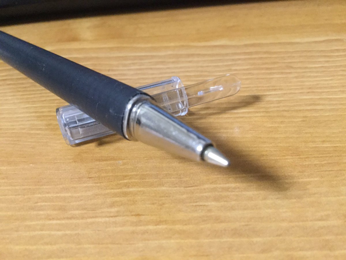 Neko3no29Q's tweet photo. #STAEDTLER さんの
#triplus
は三角軸!
写真で分かるかな?ペン先の口金もキャップも三角形△なの
家にお気に入りボールペンはありますか?
ねこ🐱さんにもあるんだけど、
これはそのうちの1本😊 https://t.co/5NqjeDI8x9