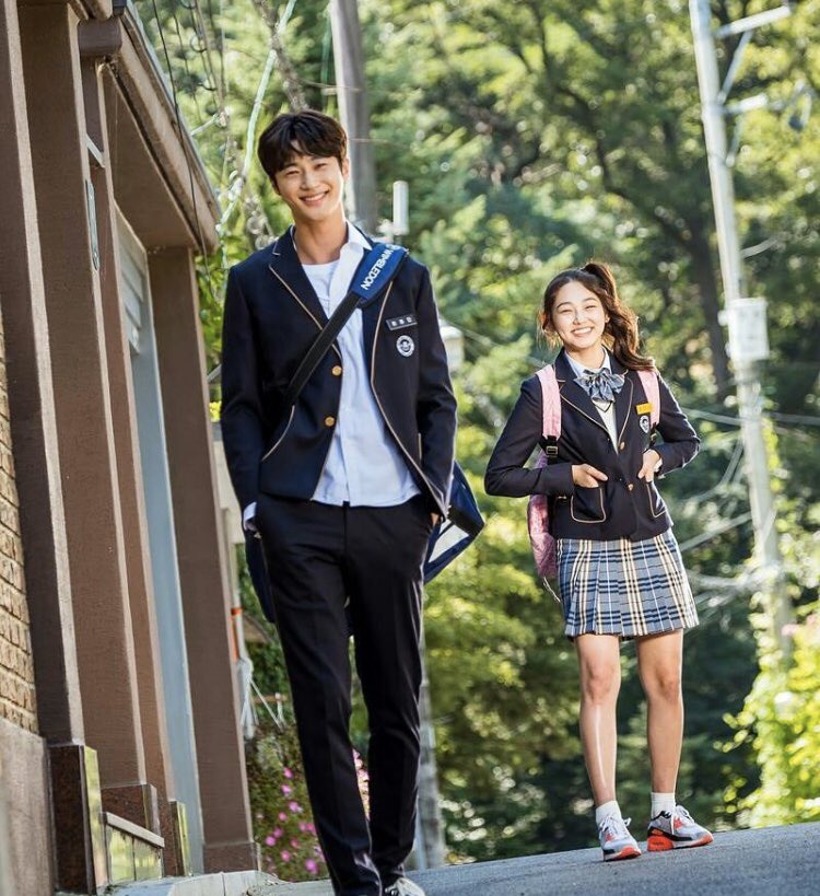 mybbaby3's tweet photo. 7/10 The History of Walking Upright ช่วงนี้อินกับมินิซีรีส์แนวไฮสค��ลมหาลัยแหะ😅 นางเอกล่องหนได้ นางแอบชอบพระเอกมานาน แต่พระเอกดันไปชอบเพื่อนนางแทน นางเลยพยายามขัดขวางชิวๆน่ารักๆดูได้เรื่อยๆ ต้นเรื่องจะเฉยๆ แต่พอหลังจากกลางเรื่องก็สนุกอยู่นะ (สำหรับคนชอบแบบรักกรุ้งกริ้งๆไรงี้555) https://t.co/OYTaGUr6Kr