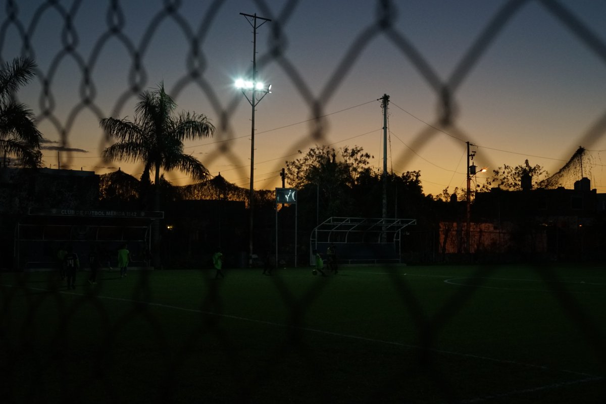 PasionesFut's tweet photo. Si vous ne connaissez pas encore Pasiones Fùtbol, cette vidéo vous permettra de découvrir ce que nous avons réalisé.
Notre but, à travers des petits reportages, était de proposer un contenu mettant en avant les passions du football dans 5 pays d'Amérique Latine 🇲🇽🇨🇱🇦🇷🇺🇾🇧🇷 https://t.co/DRf8RGqWxs