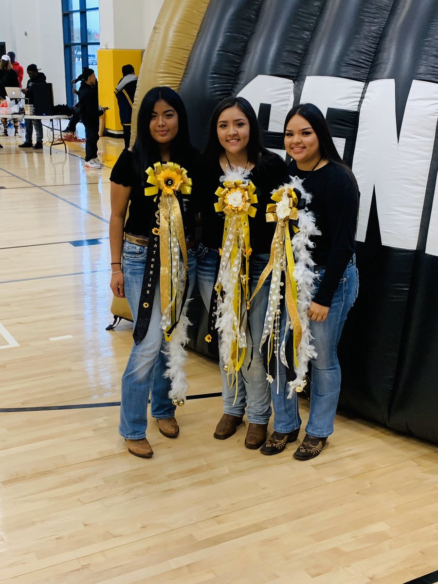 Norma15975977's tweet photo. Homecoming was one of the best memories I made we brought back a Texas tradition and build great memories!!💛🖤💛 @wisdom_hs #ClassOf2020 #hisdspiritweek #generals https://t.co/OEfc8iIPR1