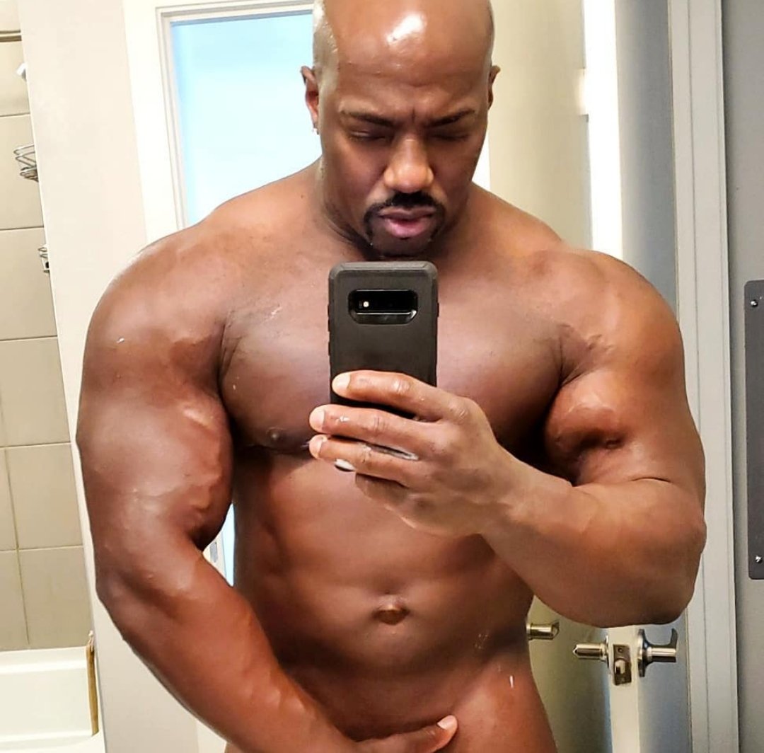 GORILLA GAINS KING👑🦍 on X: Muscle Daddy... Chris Smith  t.coAxi5ZGF6HJ  X