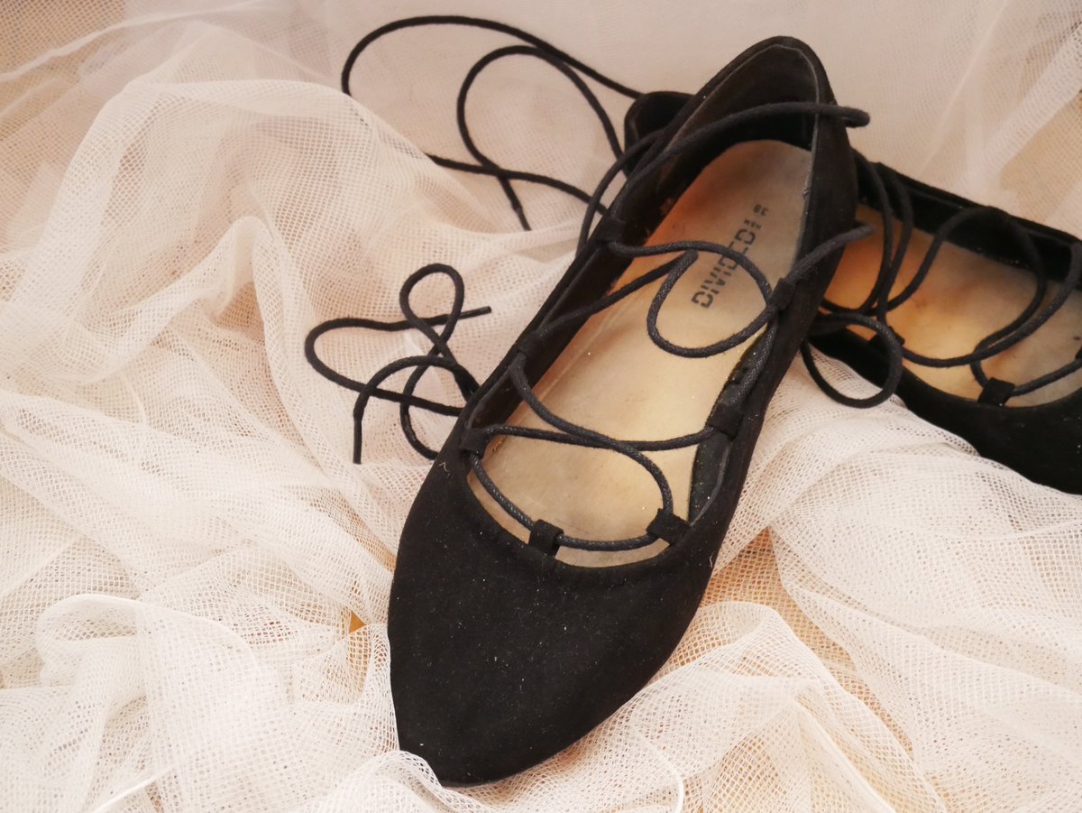 GoddesRose12's tweet photo. Pani marzą się nowe buciki, więc który z moich piesków zrobi przelew? Nie ma nic za darmo śmiecie
#Feetfettish #FeetAddicted #feetpic #feetpicsforsale #findom #findomgodess #paypig #paypiggies #dogs #sluts https://t.co/SGUKeMYUKH