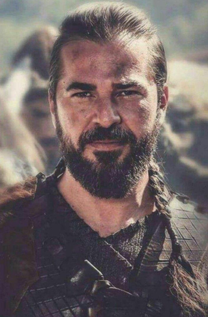 ZeeMirza15's tweet photo. Can Hamza Ali Abbasi be the Ertugrul if this series is made in Pakistan?
Ertugral &amp; Hamza
#ErtuğrulGazi  #HamzaAliAbbasi https://t.co/CSWtYGT2ey