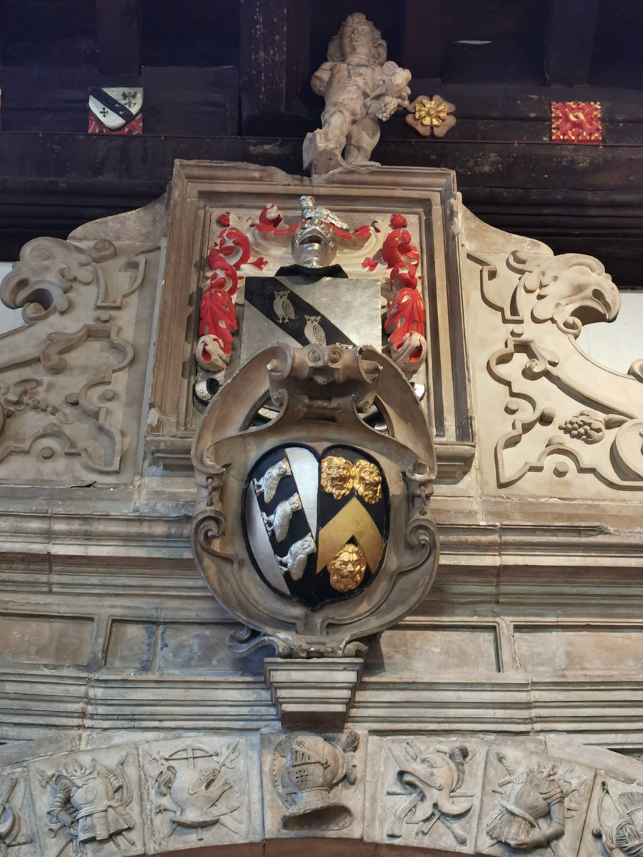  #OwlishMonday  #TinyLions Savile coats of arms just keep giving 