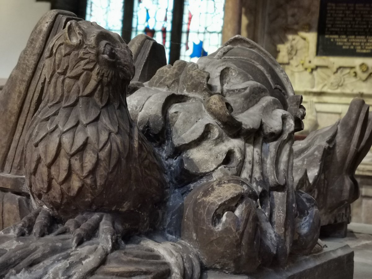 And now for the piece de resistance! At Sir George's feet lies his helm, the owl crest having vividly come to plump, feathered life  #OwlishMonday