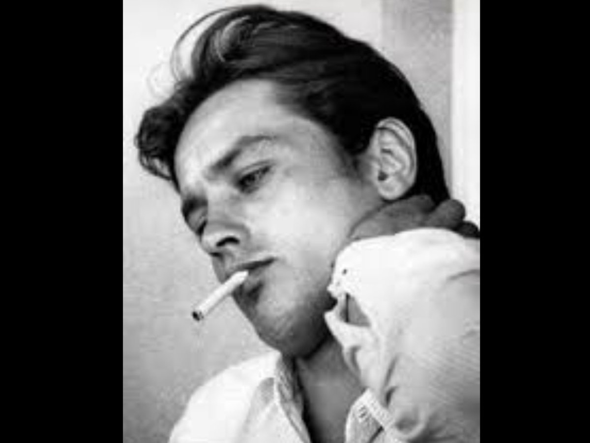 KurtPlanSupeCPA's tweet photo. FIN✨🌙✨

Alain Delon.             #InterditDeFumer https://t.co/KxllDiSs0B