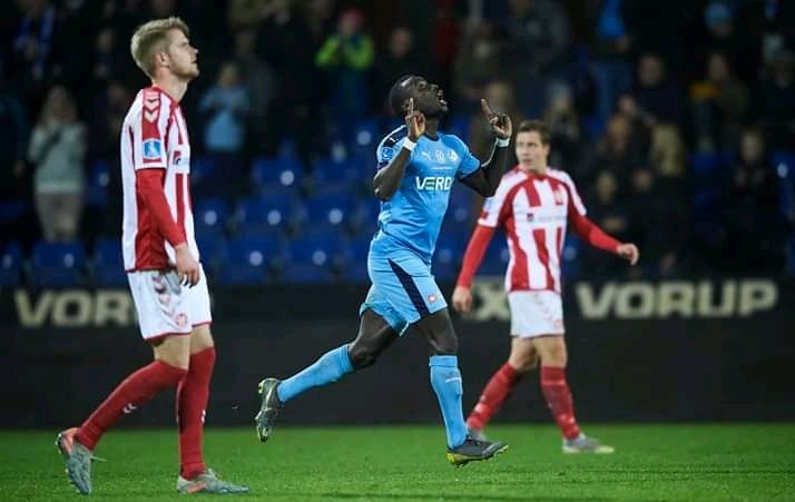 SportsSie's tweet photo. SIERRA LEONE DUO, BUNDU AND KAMARA SET TO BATTLE AS SUPERLEAGUE RETURN.  

Finally! The Denmark super superleague is back on Thursday, May 28th, 2020 as Mustapha Bundu AGF welcome Alhaji Kamara (Adriano) Randers at Ceres Park.

©️SIERRASPORTS https://t.co/3oFQuk9gJn