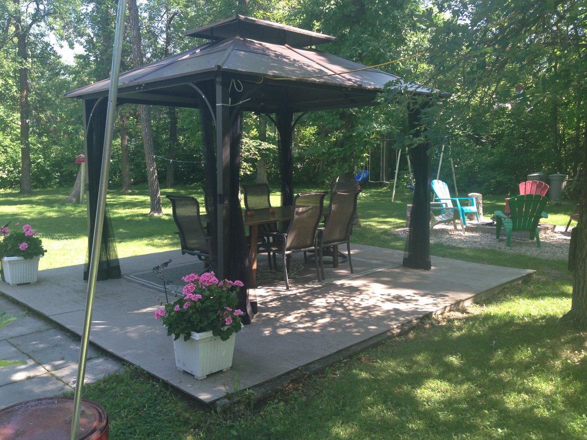 RunOnInn's tweet image. #Summer2020 #Vacation - Run On Inn CABIN/COTTAGE FOR RENT/RENTAL - Whytewold MB
Cottage is 1,200 SF non-smoking cabin with open concept with a very large and spacious sitting area. Has a large living room with lots of windows. Family friendly &amp;amp; very clean!
tinyurl.com/y8xjvcpy