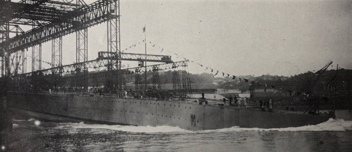 昭和5年(1930年)5月12日、横須賀海軍工廠第二船台にて高雄型重巡洋艦1