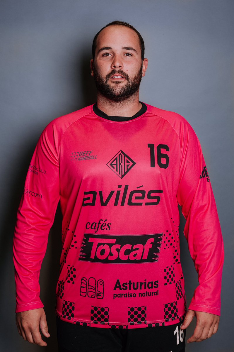 Avilesina_'s tweet photo. Con el fin de temporada llega también la hora de las despedidas. Tras varios años con nosotros no vestirán la proxima temporada la camiseta del @Cafes_Toscaf Atlética el portero Coke, el pivote Veleda y el extremo Cristiam Murias A los que agradecemos estos años con nosotros https://t.co/VTtbjbSSpz