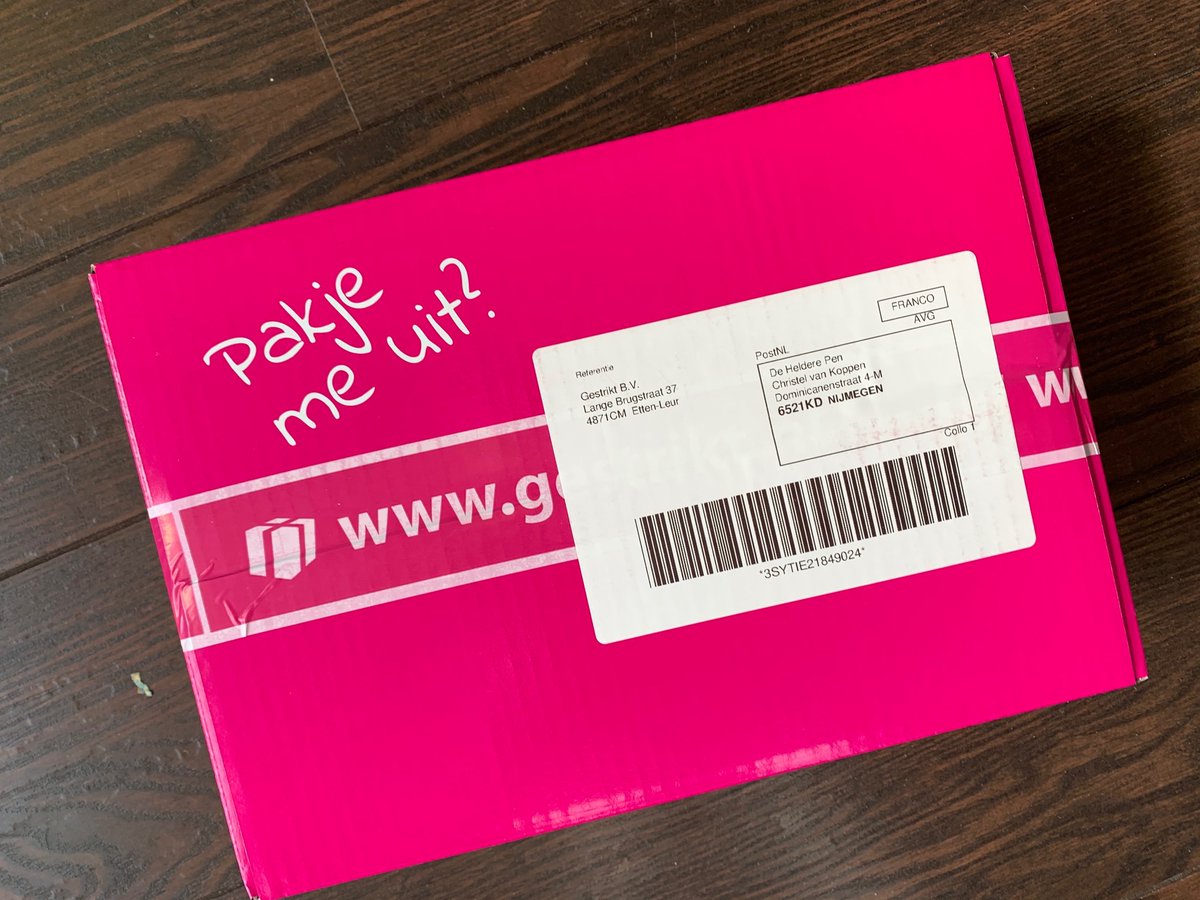 dehelderepen's tweet photo. Cadeautjes gekregen! Als blijk van waardering voor m'n hulp bij coronacommunicatie. Beduusd van...  ☺️ 🙏🏽@CSUcleaning @vanDijkDiane @TweetGestrikt https://t.co/7aKoRigQ43