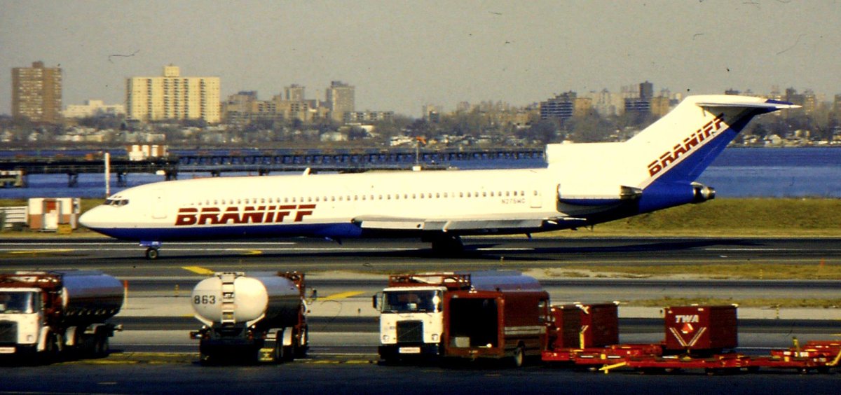 AvGeek71's tweet image. This is the March, 1984 inaugural timetable for what became know as Braniff II. The "new" airline launched with #B727 airplanes. Full DFW hub schedule is here: bit.ly/35Qu6NQ
#airplane #airport #avgeek #avgeeks #aviation #travel #BraniffAirlines