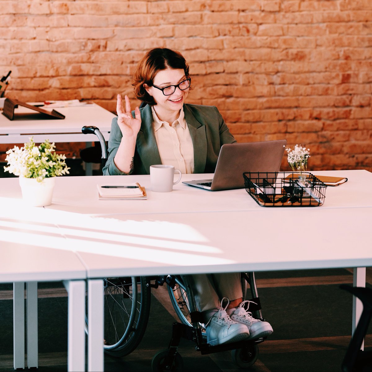 CQ_Center's tweet photo. This week's #CQChallenge for the Culturally Intelligent Leader:
Solicit feedback from diverse team members regarding what they view as effective leadership, especially while working remotely. Use their input to reflect on your areas of strength and weakness as a leader. https://t.co/6u7vNlCiKZ