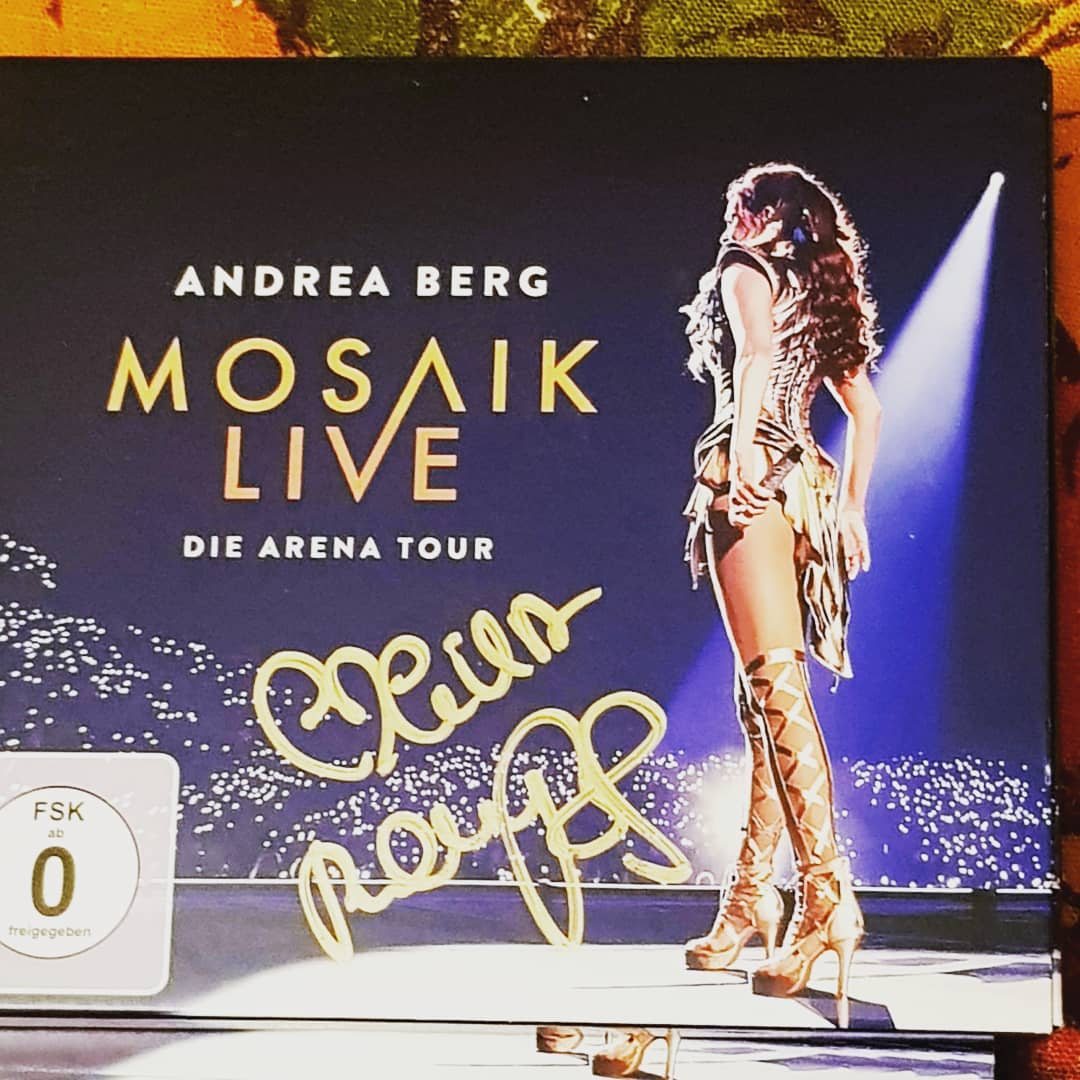 BrunzlowKarin's tweet photo. @Andrea_Berg Andrea auch dafür vielen Dank leider kann ich bei Deinem Heimspiel 021 leider nicht dabei sein da ich von meinem neuen Chef kein Urlaub bekommen werde. Andrea ich wollte Dich so gerne wieder sehen schade. Ich wollte dich feiern. https://t.co/wBuD7tFiDB