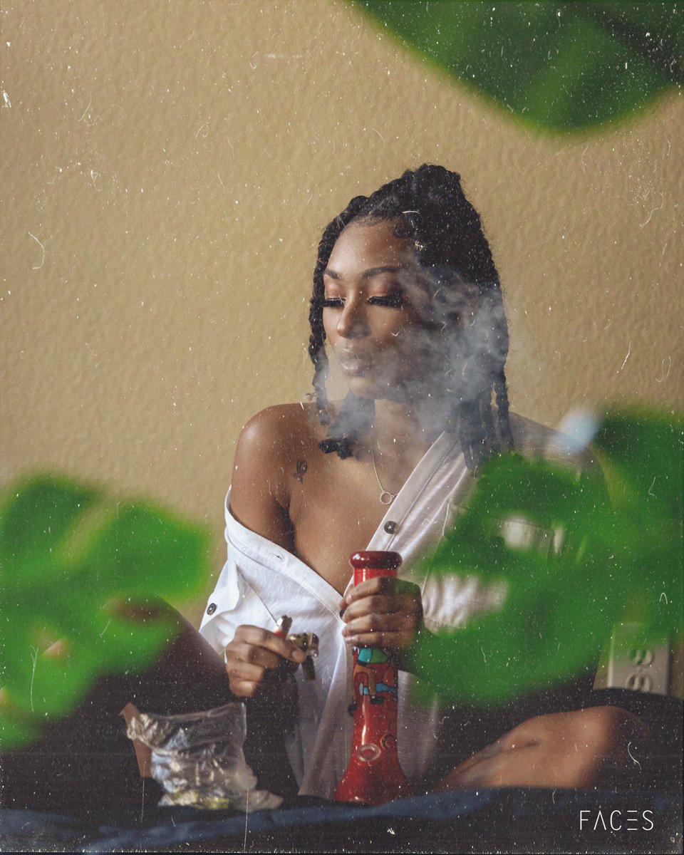blasianmade_'s tweet image. The only thing my bitches want is to get high and chill 🌬