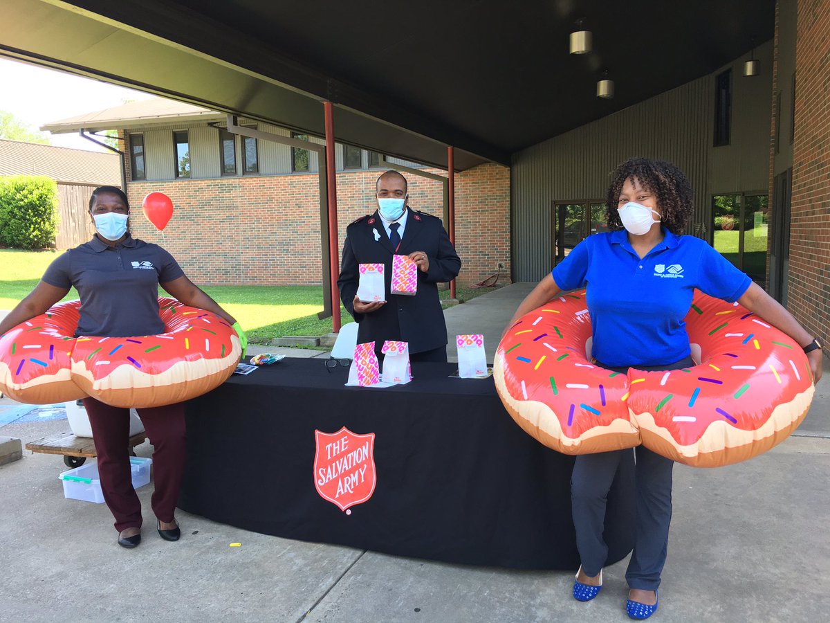 National Salvation Army Week activities in Shreveport kicked off Monday with a “Donuts for Donors” event to celebrate our local supporters, who were encouraged to drive thru the parking lot for sweet treats, courtesy of Dunkin Donuts.