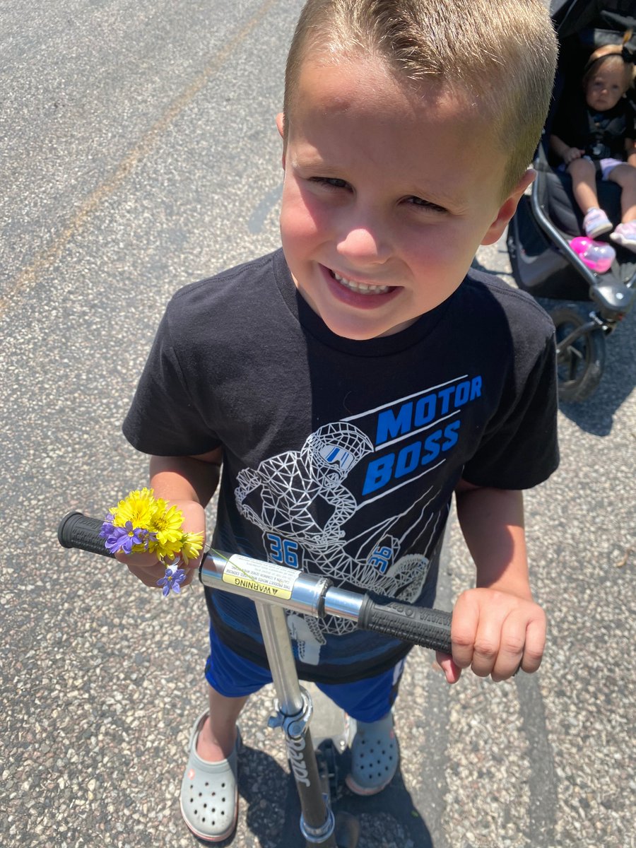 Rigginsbraves's tweet photo. I am so proud of my class showing their Trait of a Brave: Generous! #BravesExperience @communityisd @NES_Braves https://t.co/zXo6Zp4BYn