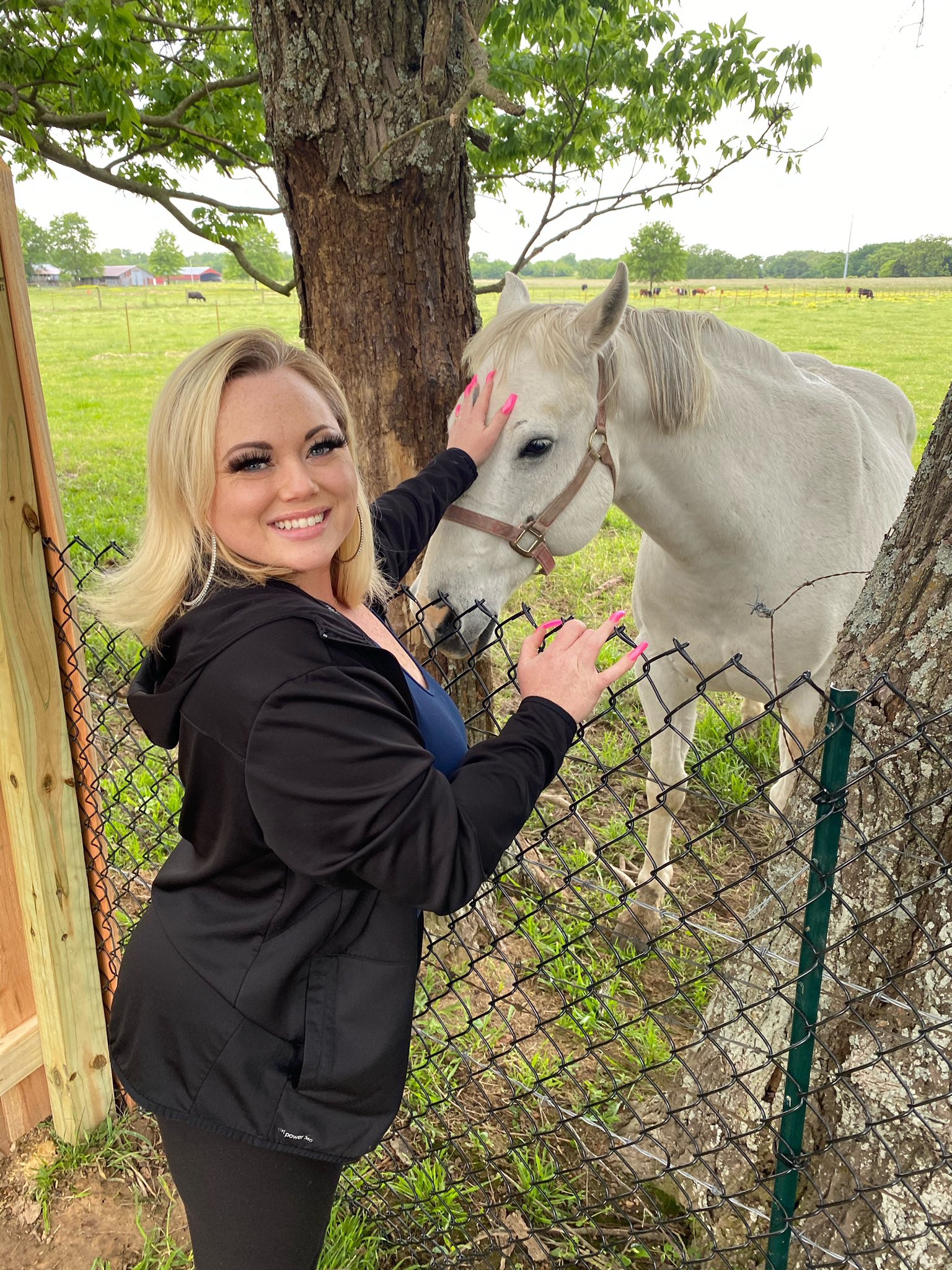 Katrina Thicc on Twitter: "My backyard ️…