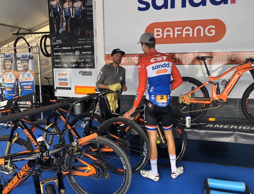 BrentjensMTB's tweet photo. #MayMemory❤️ #Day11 Missing those moments but keeping the faith. A Good Talk before the Race @UCI_MTB @WeltcupAlbstadt 2019 #Mechanic - #Rider - #Bike @mechaniekertje #DavidNordemann @AE_MTB Tomorrow morning at 10h00 live @instagram #bbmtb TechnicalTuesday! https://t.co/ofOUmomNMl