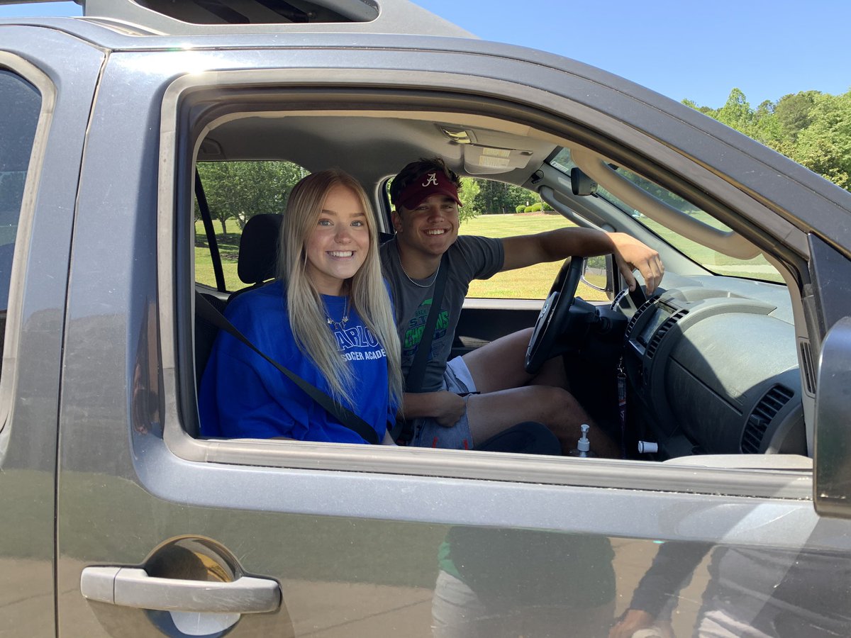 WHSWarriorGuide's tweet photo. Warrior Nation was full of smiles today! Class of 2020 is so 
special💙💚 Thank you seniors for making our hearts so full today! 
@WHSWarriors @UCPSNC @AGHoulihan https://t.co/81pFxYkdsS