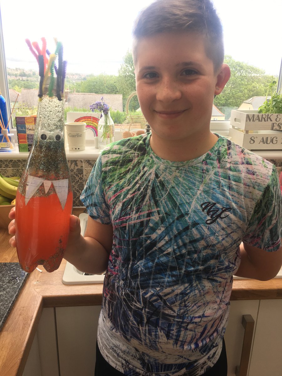 Ava and Charlie have been making lava lamps today! Why don’t you try? Just mix cooking oil and water and a bit of glitter and food colouring <a href="/FS2atFoxHill/">FS2 at Fox Hill</a>