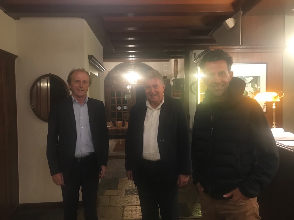 Grégoire Furrer (@gregfurrer) on Twitter photo Mon 1er restaurant après deux mois. Chez mes amis Jean-Jacques et Jean-Louis au Raison à Cully. Défi relevé <a href="/fderder/">Fathi Derder</a> Mon 1er restaurant après deux mois. Chez mes amis Jean-Jacques et Jean-Louis au Raison à Cully. Défi relevé <a href="/fderder/">Fathi Derder</a>