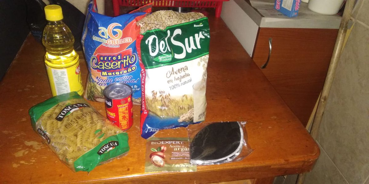 natadeoz's tweet photo. @MoniSandovalRC estimada señora concejal le envío el kit de alimentación que el señor Maldonado se llena la boca diciendo que han Sido entregados, recién hoy después de dos meses de 40tena llegan estás 4 cosas que me parece burla para nuestros pequeños y sus familias https://t.co/4i1hpyMlMT