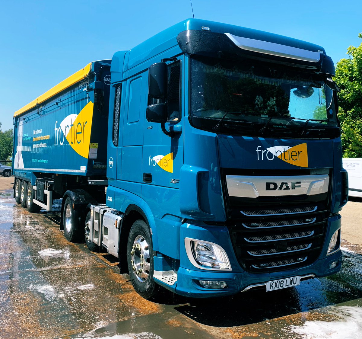 truckwashman's tweet photo. Nice to see a few of these at the Northampton Truck Wash #frontier #snapaccount #truckwash #Northampton https://t.co/MoRK0532nG