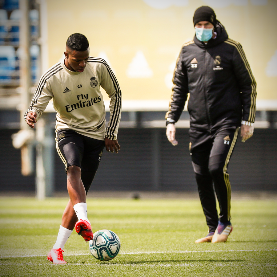 brfootball's tweet photo. Real Madrid train for the first time since La Liga was suspended in March ⚪ https://t.co/sZHu0V3R13