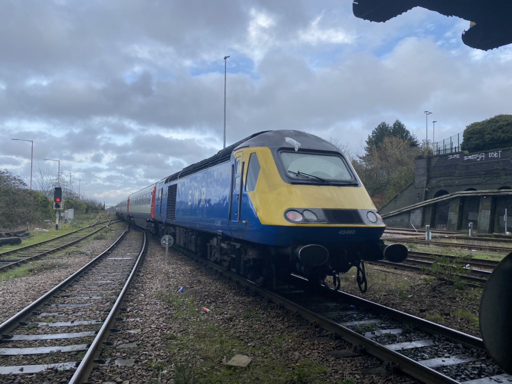 Andym13's tweet photo. #MMLMonday VP185βs and an Angel set last year at Leicester @thesatnav89 @MrDeltic15 @holtona72 @WilsonBone @LeicsCAMRA_SC @railcamlive https://t.co/Hqhd4NgodC