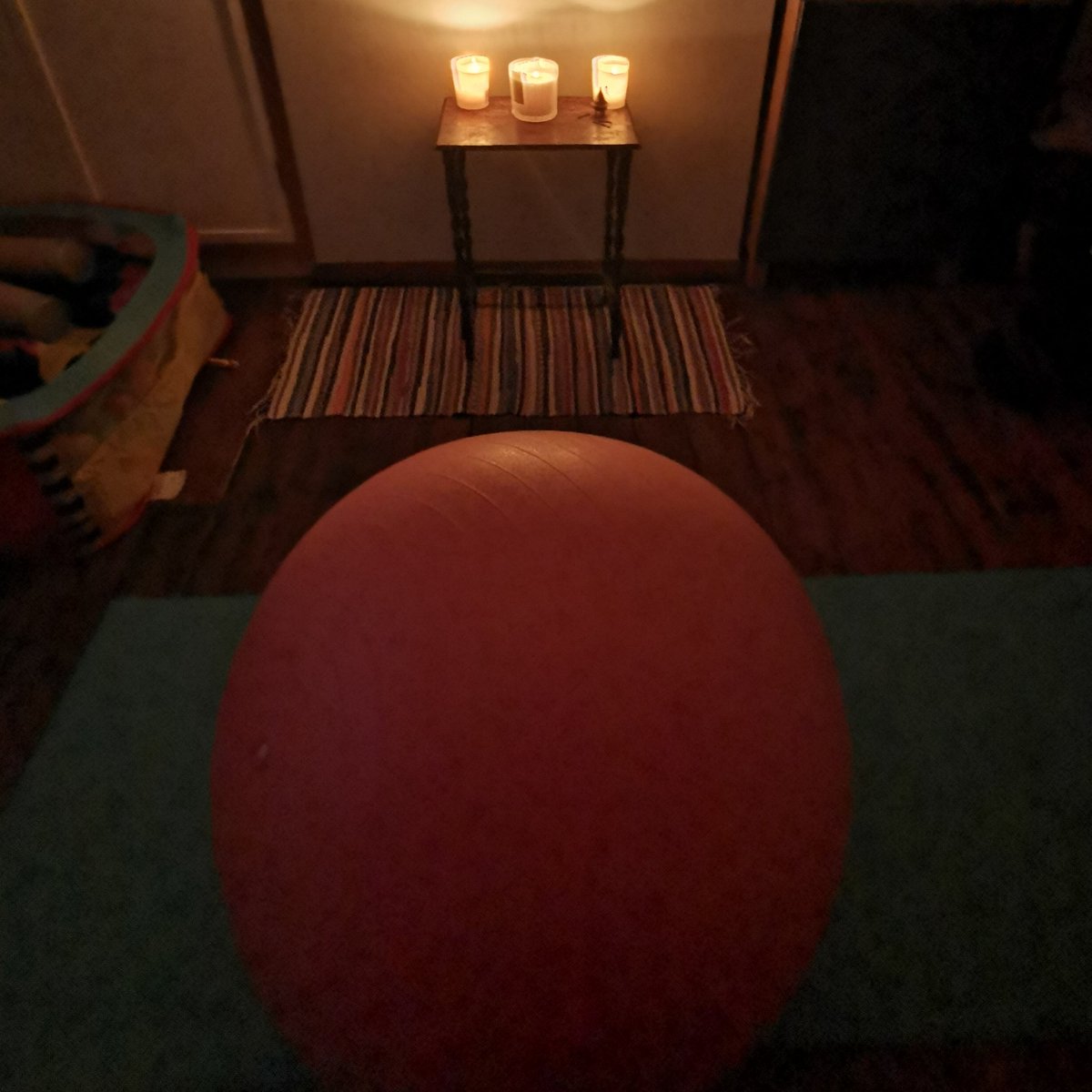 KaylaLarman's tweet photo. @sthaven day 4 #havenfitnesschallenge some much needed pregnancy yoga!!! Wish I could be running and cycling with the rest of the country but for the next few weeks it's just yoga for me!! https://t.co/yQzI5K5AOy