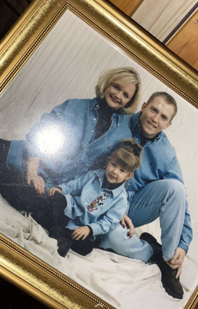 lindsssssssss03's tweet photo. You’re looking at the inventors of the Canadian tuxedo https://t.co/w7uXXYUUXE