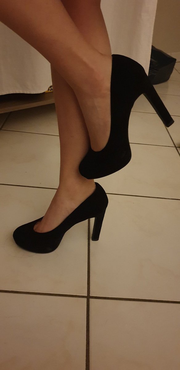 MistTiphanie's tweet photo. Vous aimez ?😏 J'en ai beaucoup d'autres si vous voulez 
#fetishphotography #fetish #fetishism #feetpics #feetslave #footslave #photopieds #moneyslave #domina #escarpins #talonsAiguilles https://t.co/9GNPlymkBV
