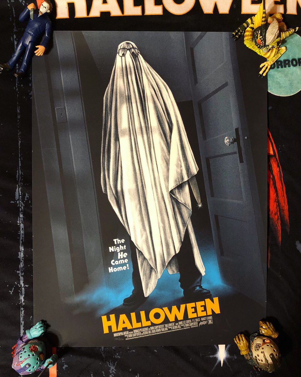 DannyMoring's tweet photo. I finally added this awesome #Mondo print by @GhoulishGary to my #Halloween collection!
#JohnCarpentersHalloween #MichaelMyers #TheShape #horror #horrormovies #horrorfilms #horrorcollector #ghoulishgarypullin #garypullin #horrorfan #horrorfans #horrorcollectors #art #horrorart https://t.co/VSjp1HRTUz