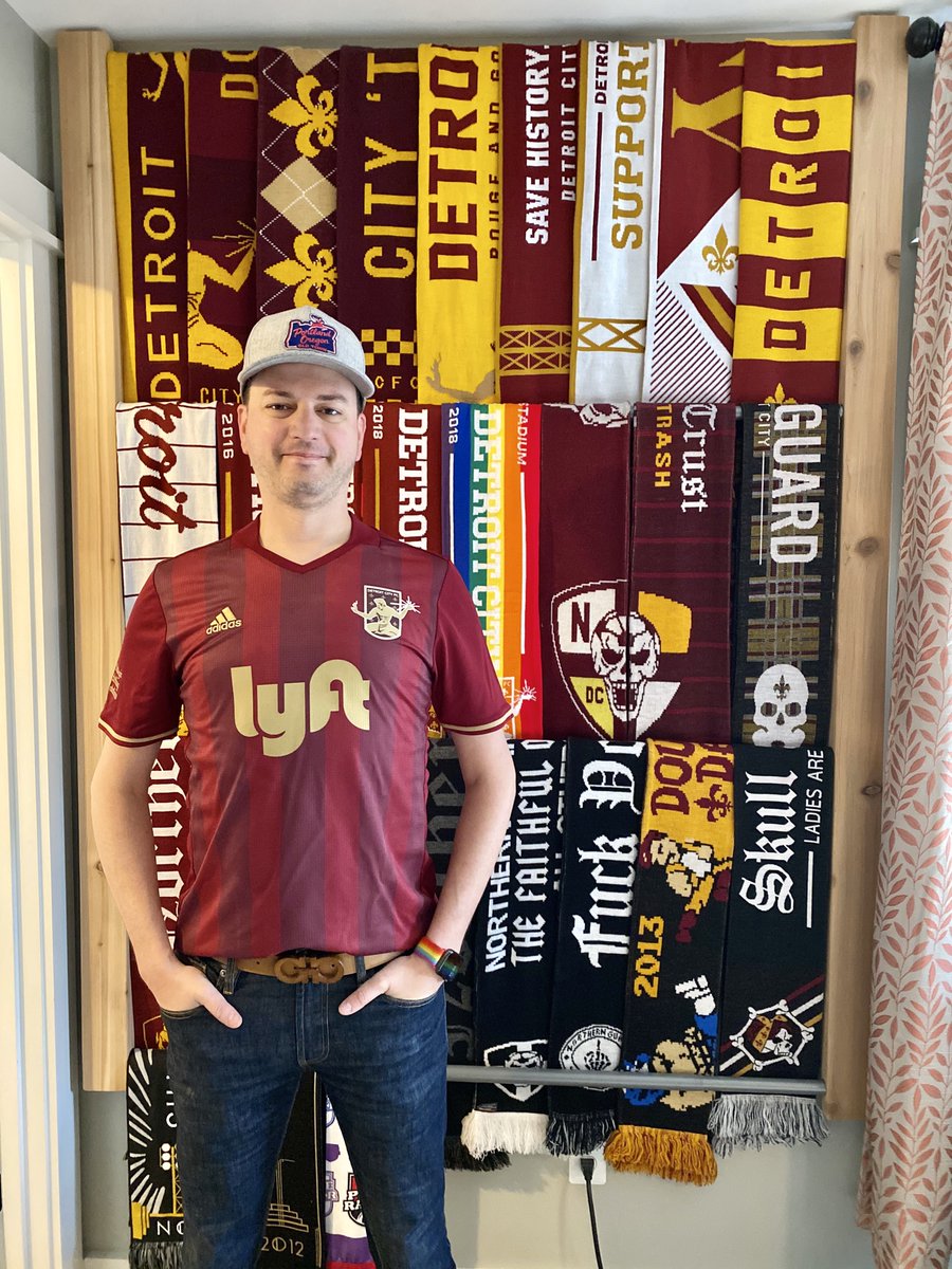 Starting out 2018’s kit choices we have the 2018 DCFC Home Kit! The design of the choker changed, and with this kit  #chokergate officially ended! We also saw the introduction of vertical stripes (or are they vertical hoops? ), which are pretty sweet!  #DCTID