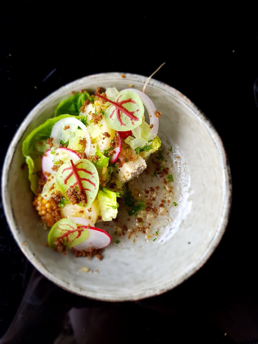 ChapeauMagazine's tweet photo. De horeca-ondernemers staan te popelen om aan de slag te kunnen. Zo ook het Maastrichtse sterrenrestaurant Rantree. Op 1 juni opent deze zaak klokslag 12 uur ’s nachts de deuren om de eerste 24 gasten te verwelkomen.

Lees meer: https://t.co/m0JYqvOrqw https://t.co/x6M3J1B70M