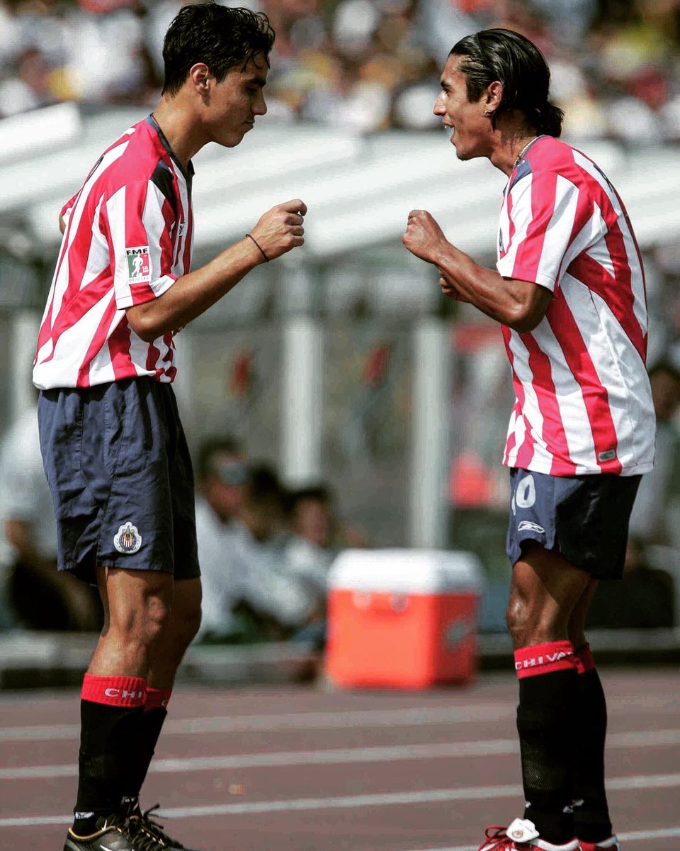 Historia_Chivas's tweet photo. 📸 #114DeChivas 🥳🎉
9️⃣ - 🔟 🏆🐐🇫🇷.
@OBravoOficial
@Amedinaoficial
#HC2020 | #Chivas | #CHIVAFEST | #HistoriaSagrada | #RebañoSagrado | #ChivasDeGuadalajara https://t.co/GV3ZyLSsXi