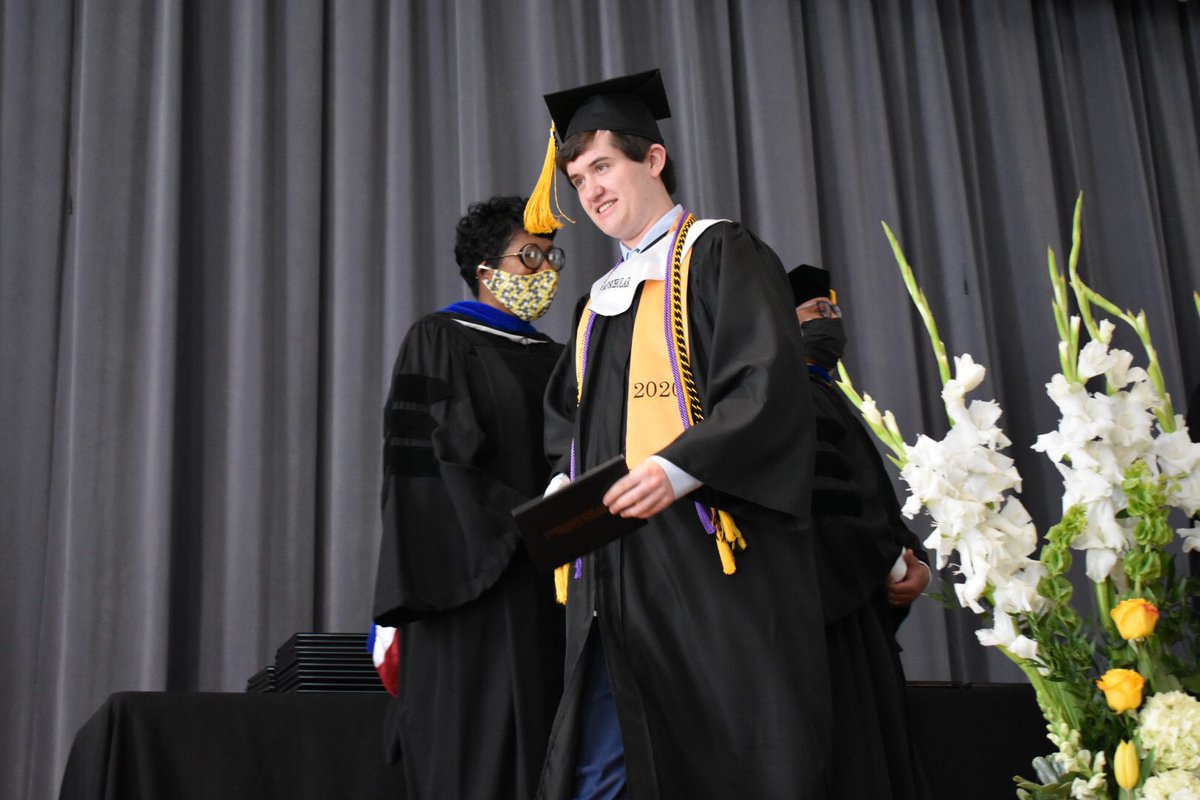 KrisGodwin1's tweet image. Graduated!  Than you @StarkvilleSD for making this a special day!  #SHSClassof2020