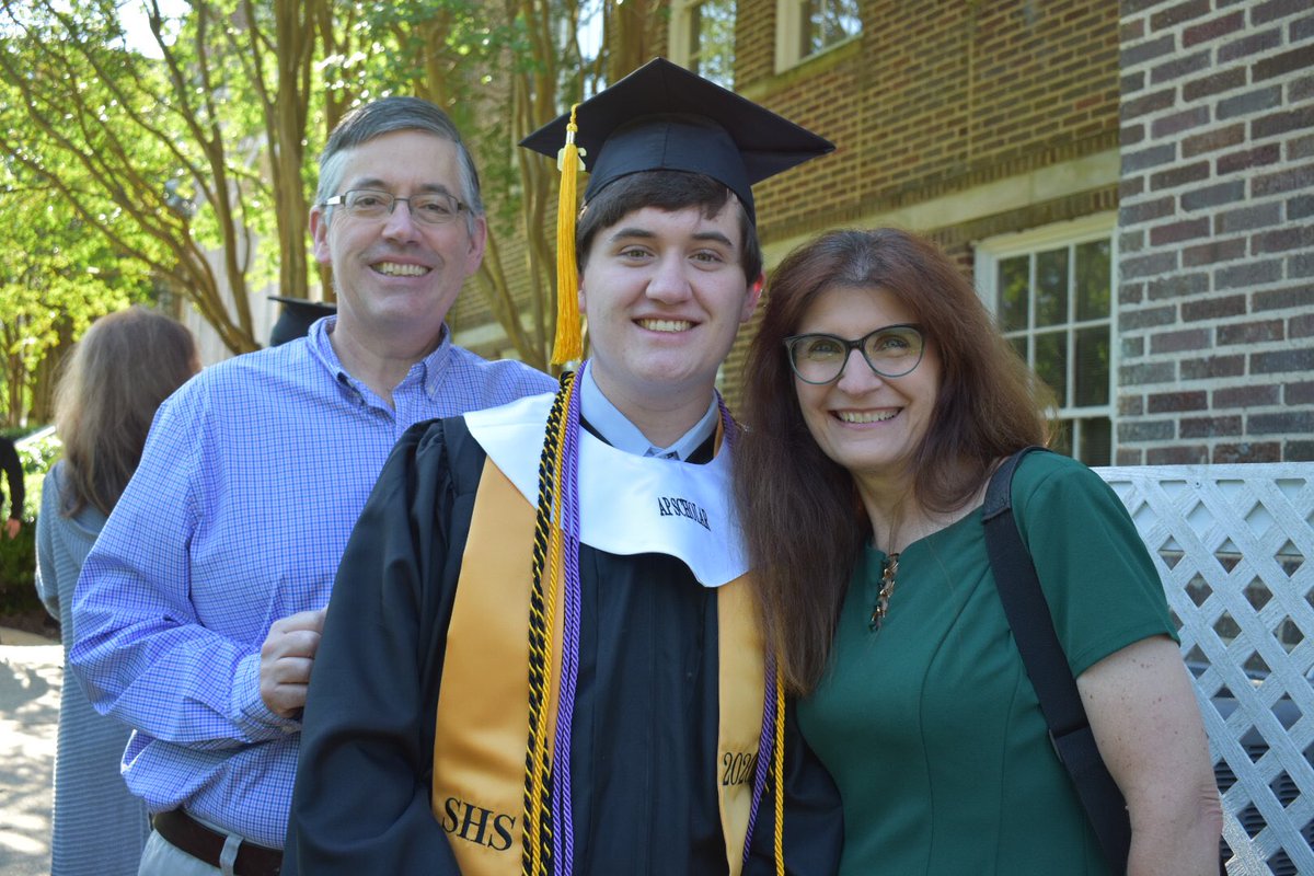 KrisGodwin1's tweet image. Graduated!  Than you @StarkvilleSD for making this a special day!  #SHSClassof2020