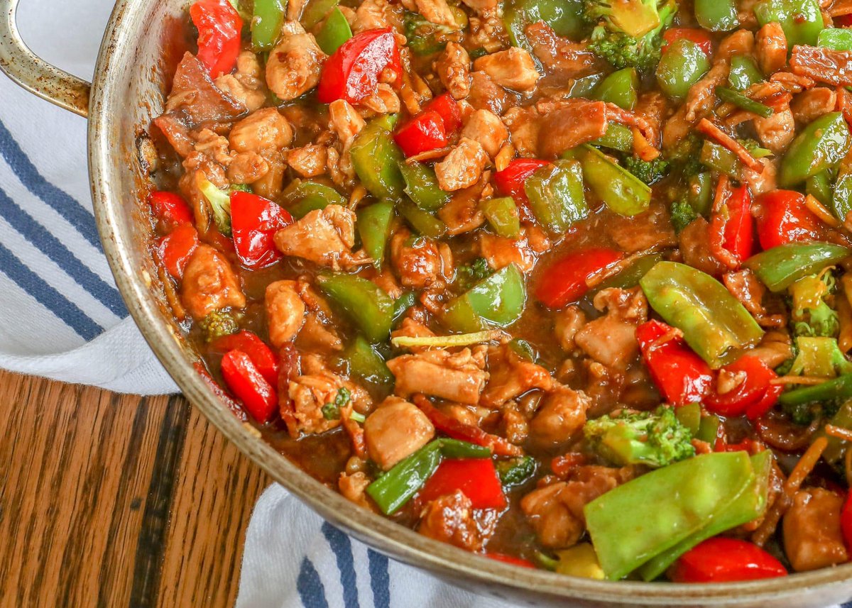 BarefeetKitchen's tweet photo. Who knew that adding BACON to this Chicken and Vegetable Stir Fry would be such a GAME CHANGER?! #BaconForLife #StirFry #EasyRecipes
https://t.co/jed6TUK58Y https://t.co/m7caQXue6J