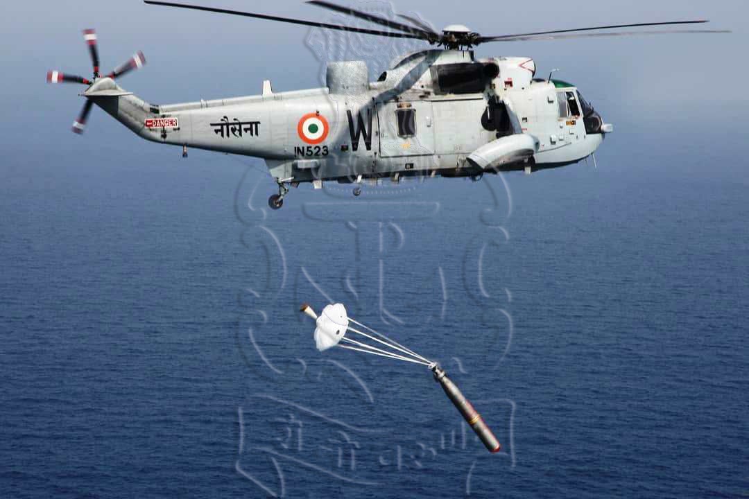 indiannavy's tweet photo. #KnowYourNavy
#INSGaruda, a Naval Air Station, was commissioned into the @indiannavy on #11May 1953. 
Operations include Surveillance, #AidtoCivilAuthorities including casualty evacuation and #SearchAndRescue operations (1/2). 

https://t.co/PjzmKi9gvw https://t.co/guwnyLkjh4